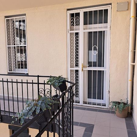Embassy Studio Apartment Citypark Budapest Luaran gambar