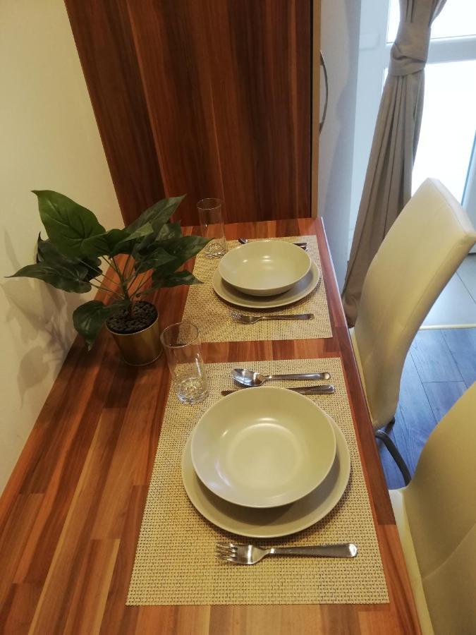 Embassy Studio Apartment Citypark Budapest Luaran gambar