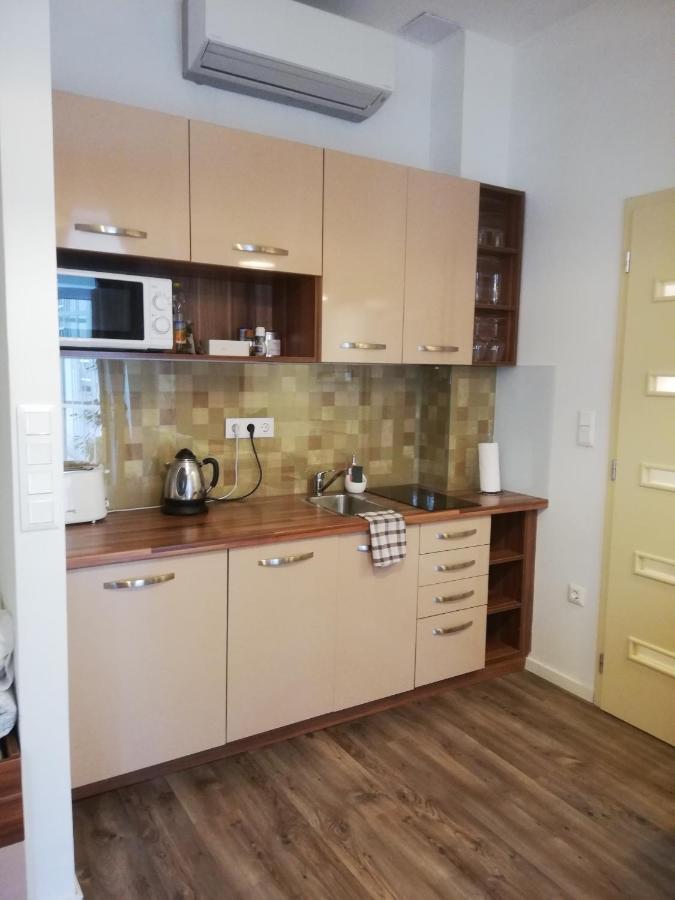 Embassy Studio Apartment Citypark Budapest Luaran gambar