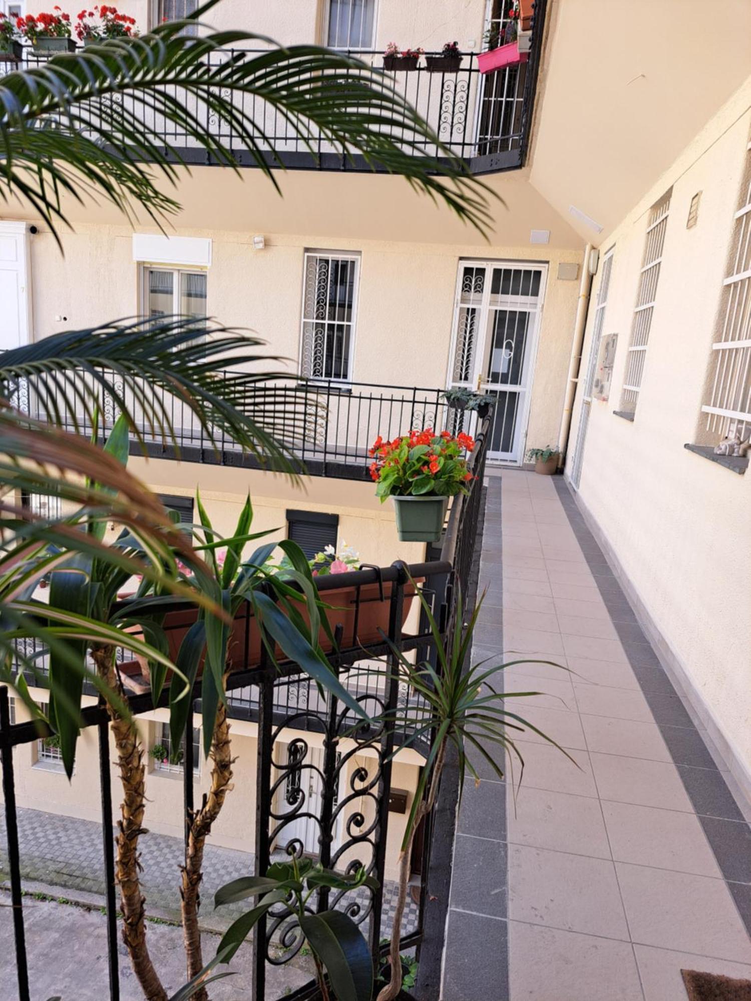Embassy Studio Apartment Citypark Budapest Luaran gambar